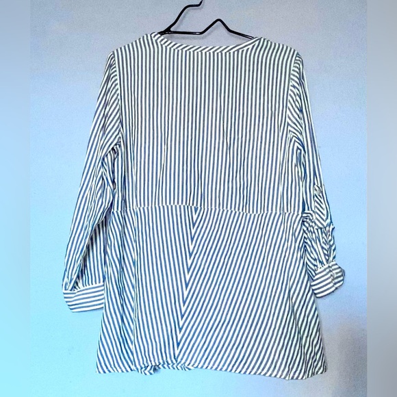 Women’s J.jill blue and white button down M petite - Picture 9 of 9